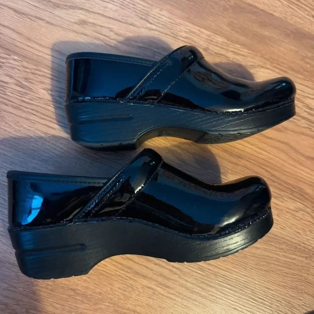 Dansko Professional Black Patent Leather Clogs Women's EU 37 US 6.5 7